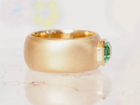 HD 103 | Emerald 9mm Band