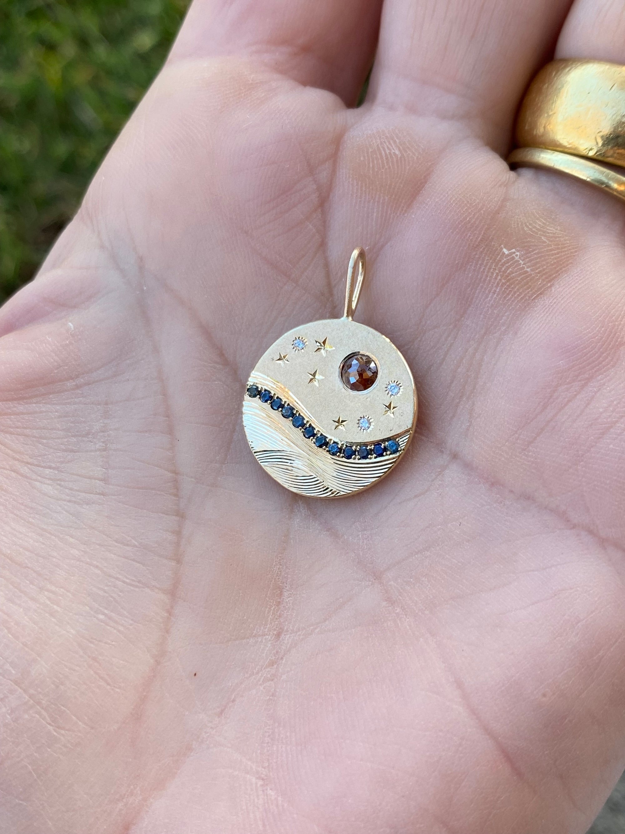 SS251 | Blood on the Moon Pendant
