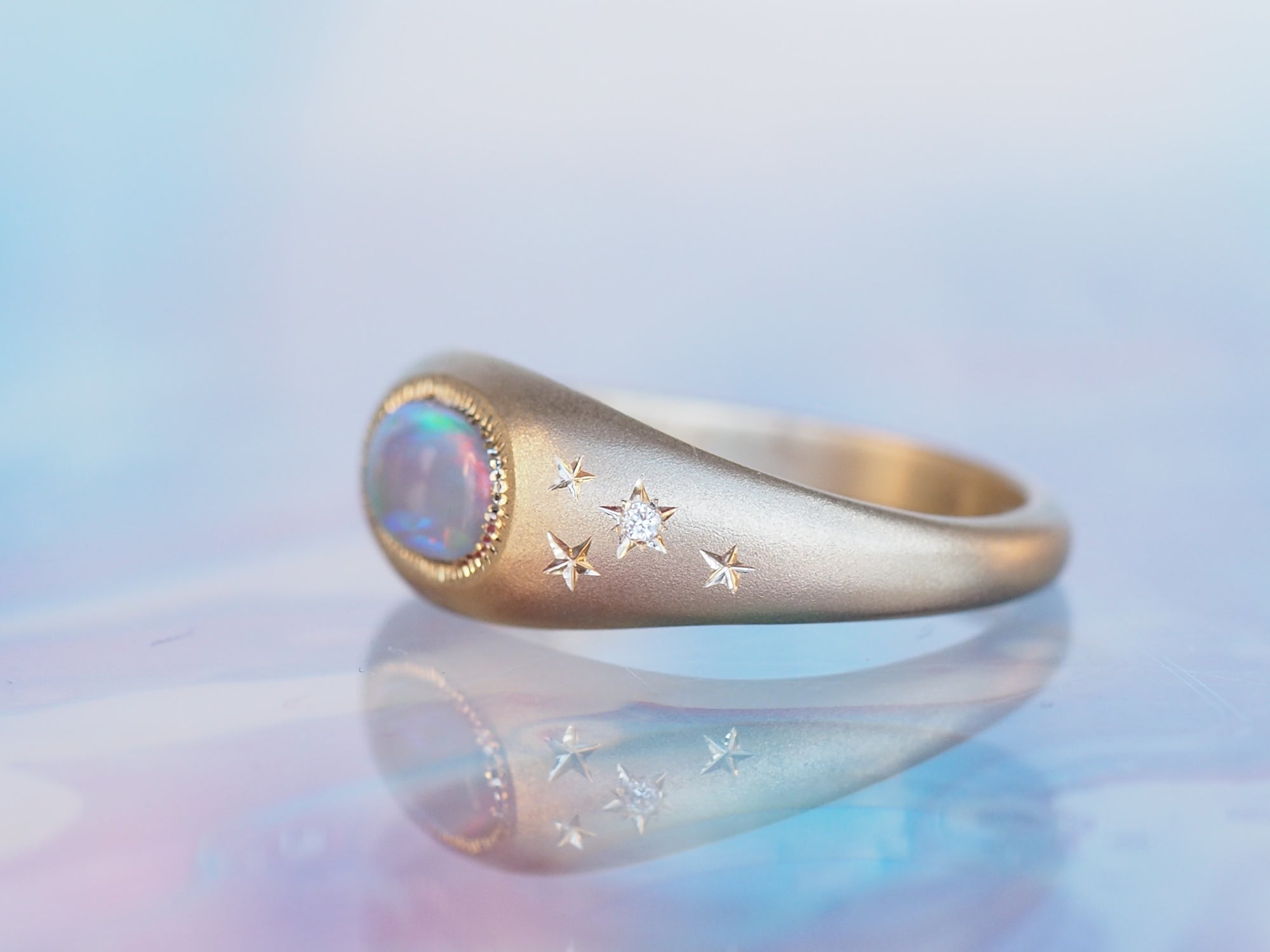 GR416 | 6x8mm Australian Opal Galileo Ring