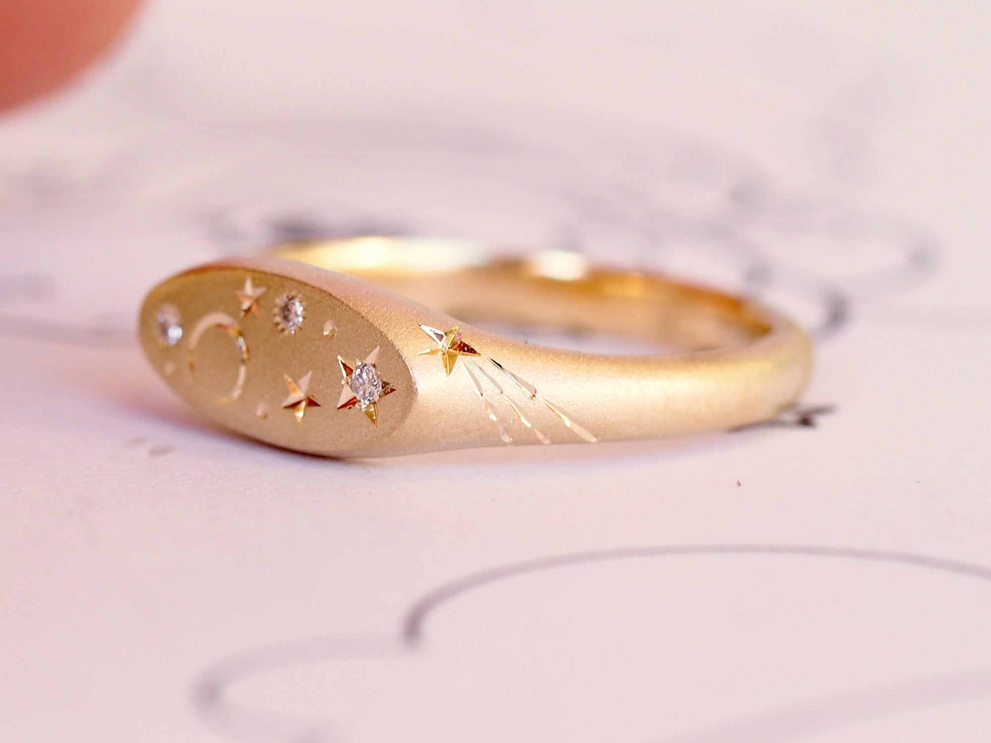 Mini Signet | E/W Moval