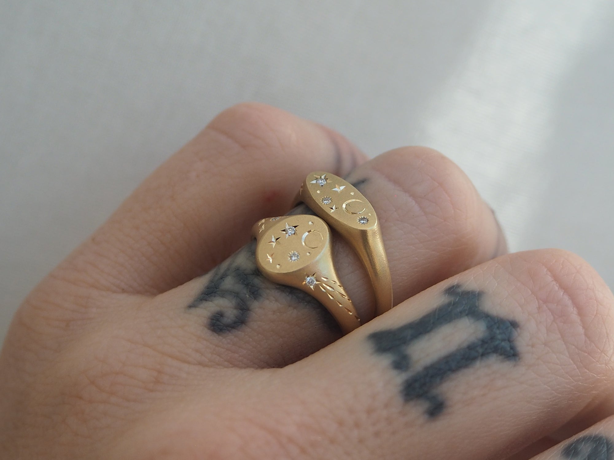 Mini Signet | E/W Moval